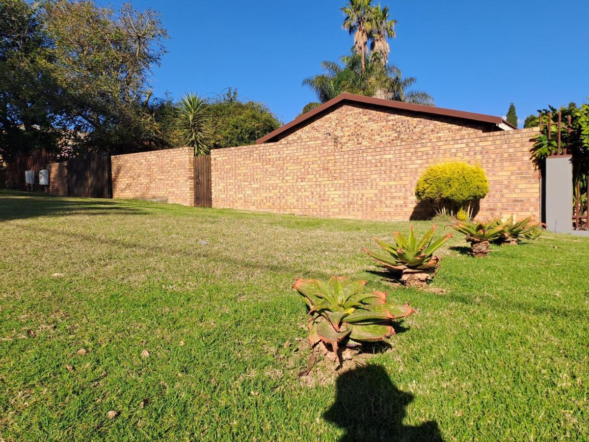 Rocky Hills Guesthouse Piet Retief Exterior foto